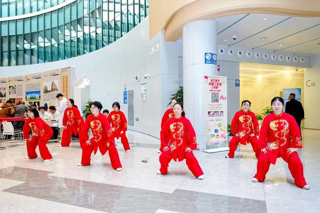 的110名专家为松江市民提供免费的医疗服务AG真人澳门百家家乐来自全市46家医疗机构(图2)